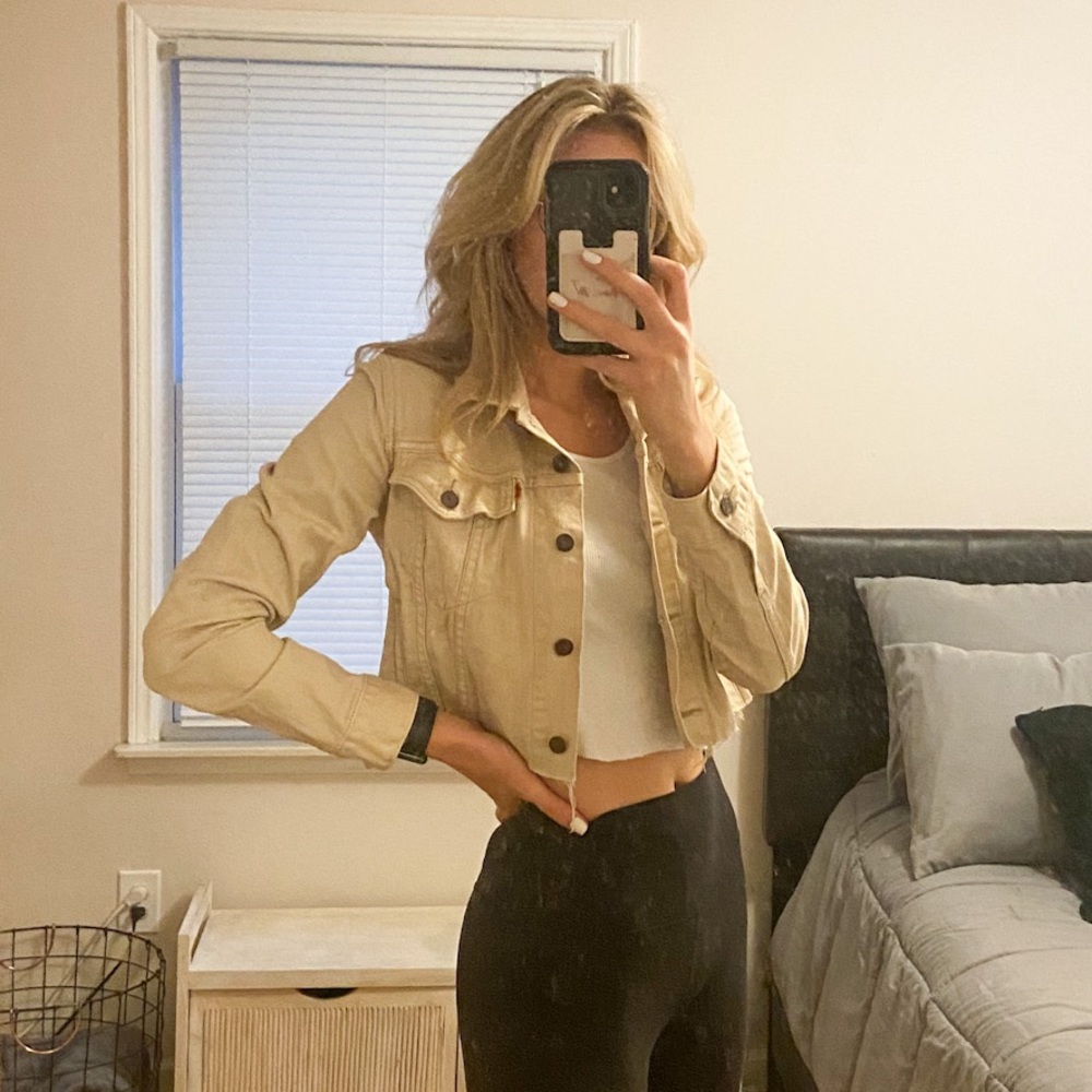 Levi’s tan cropped jean jacket